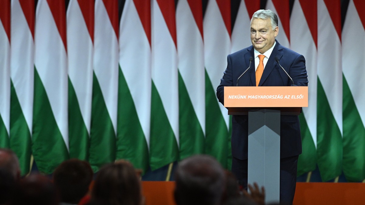 De Hongaarse premier Orban houdt een toespraak van een uur in Zürich