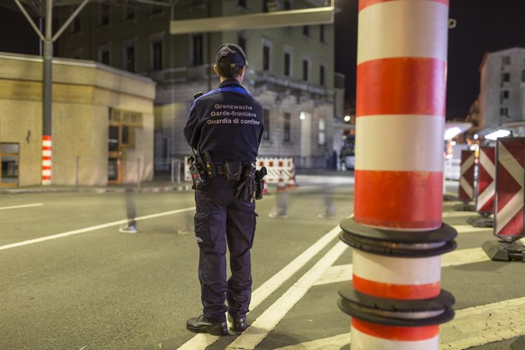Die Polizei geht davon aus, dass die Diebe die italienisch-schweizerische Grenze zu Fuss überquert haben.