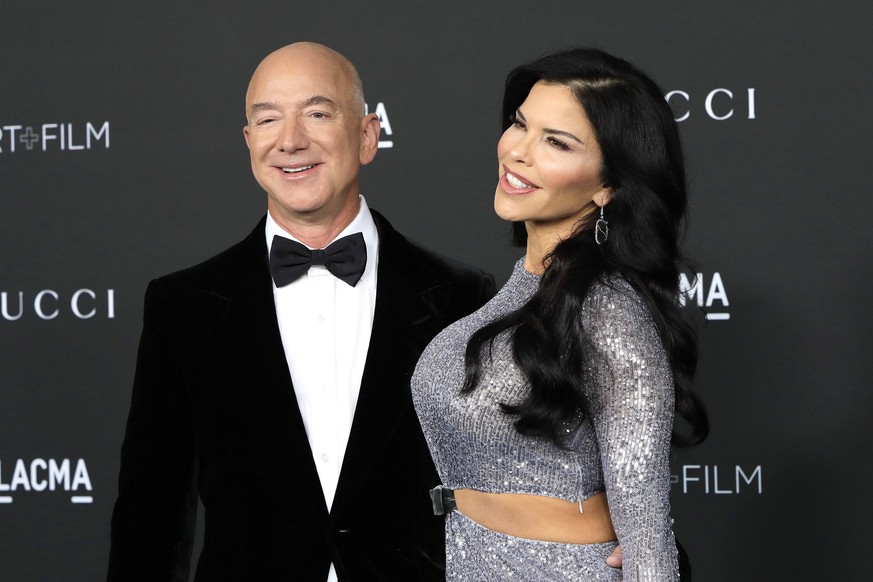 epa09569421 US billionaire Jeff Bezos (L) and US news anchor Lauren Sanchez (R) arrive for the 2021 LACMA Art + Film Gala at the Los Angeles County Museum of Art in Los Angeles, California, USA, 06 No ...