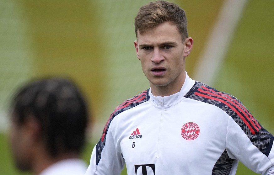 Bayern's Joshua Kimmich watches team mate Serge Gnabry during a training session prior to the Champions League group E soccer match between Bayern Munich and Benfica Lisbon in Munich, Germany, Mo ...