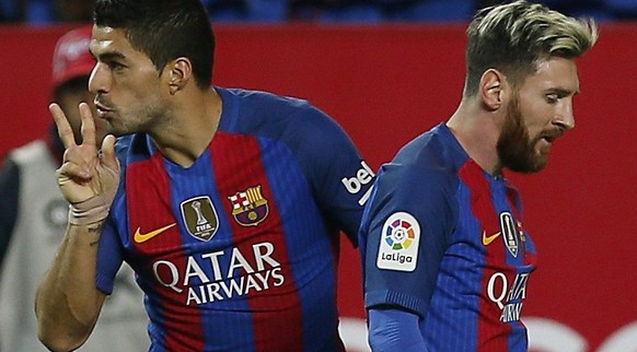 epa05620522 FC Barcelona&#039;s Uruguayan forward Luis Suarez (L) celebrates the 1-2 goal against Sevilla FC next to Argentine Leo Messi during their Spanish Primera Division league soccer match at th ...