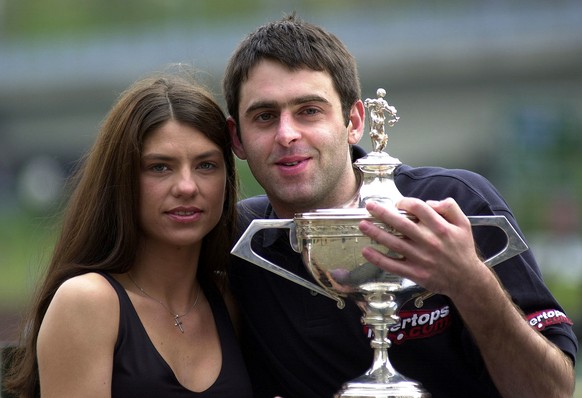 2001 mit dem WM-Pokal und seiner damaligen Partnerin Bianca Westwood.