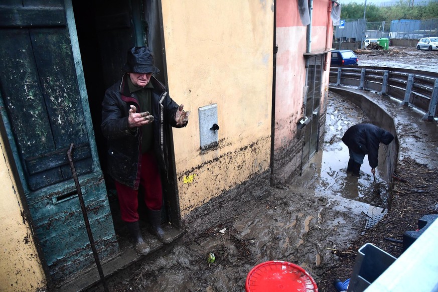 epa08019332 Locals clean up after floodings caused by bad weather in Genova, Italy, 23 November 2019. EPA/LUCA ZENNARO