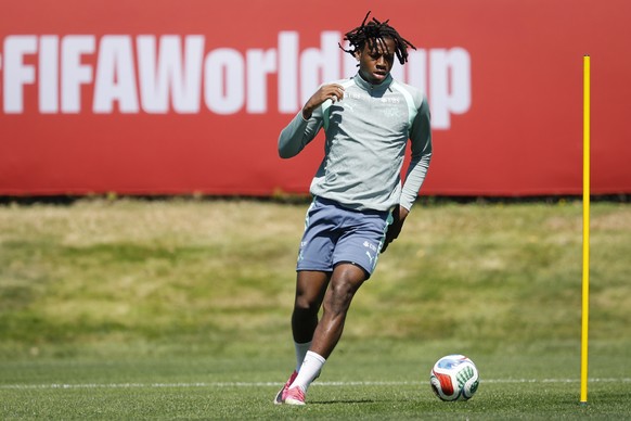Switzerland's Johan Manzambi warms up during a training session of the Swiss national soccer team at the National Soccer Development Center in Vancouver, Canada, Sunday, July 5, 2026, during the  ...