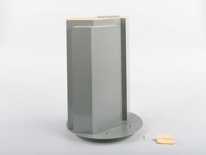 Windkanalmodell eines Hochhauses, um 1970.
http://doi.org/10.21264/ethz-a-000006221