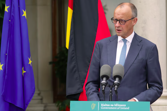 Eine seiner letzten Reisen als Kanzler? Friedrich Merz, hier am Mittwoch bei einer Pressekonferenz mit dem irischen Premierminister Micheál Martin in Dublin.