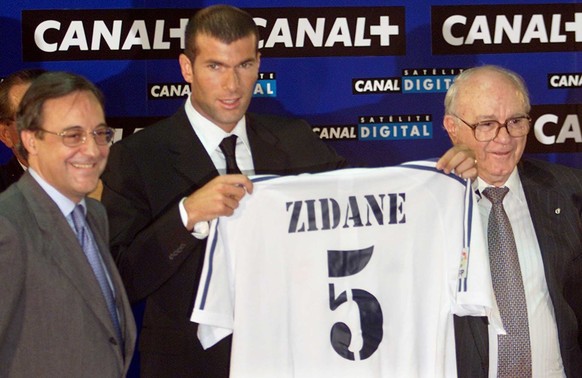 Zidane mit Di Stefano (r.) und Präsident Perez.