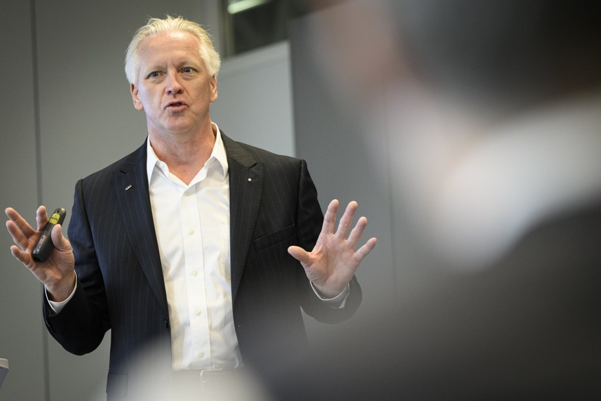 Martin Schwab (CEO CKW) presents the Europe's first solar installation in former satellite dishes during the inauguration of the solar innovation project at the Leuk Teleport &amp; Data Centre (T ...