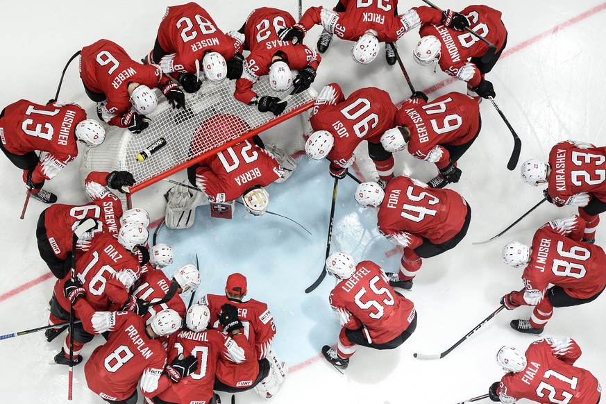 ARCHIVBILD --- ZUR ABSAGE DER EISHOCKEY-WM IN DER SCHWEIZ AUFGRUND DES CORONAVIRUS STELLEN WIR IHNEN FOLGENDES BILDMATERIAL ZUR VERFUEGUNG --- Switzerland&#039;s players during the IIHF World Champion ...