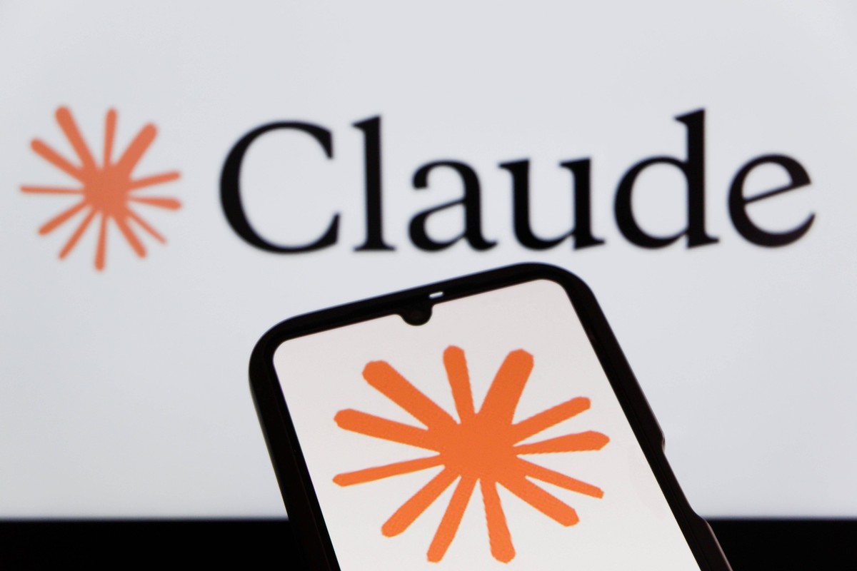 Claude AI photo Illustration in Indonesia - 01 Oct 2025 In this photo illustration, the Claude AI logo is displayed on a smartphone. Indonesia Copyright: xAlgixFebrixSugitax/xSOPAxImagesx AFS_ClaudeAI ...