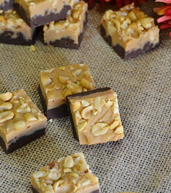 Chocolade peanut layered fudge
https://www.ladybehindthecurtain.com/chocolate-caramel-layered-fudge/