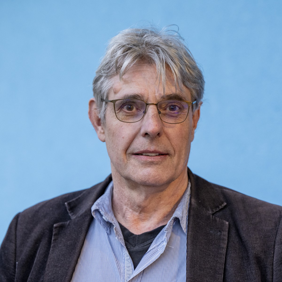 Der Luzerner Stadtratskandidat sowie Stadtpraesidenten Kandidat Urban Frye, Parteilos, posiert fuer den Fotografen anlaesslich eines Podiumgespraechs zur bevorstehenden Luzerner Stadtratswahlen am Mon ...