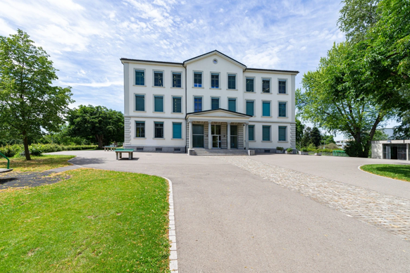 Bei der Primarschule Obermatt in Pfäffikon ZH wurde ein schwuler Lehrer entlassen.