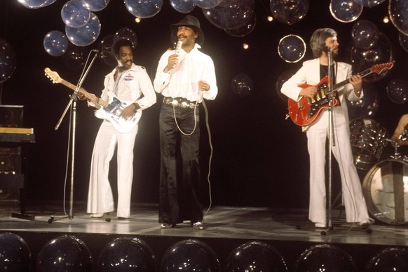 -Hot Chocolate- bei einem Konzert in Berlin, v.l.n.r.: Keyboarder Larry Ferguson, Bassist Tony Wilson, S