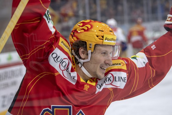 Biels Topscorer, Damien Brunner, jubelt zum 1:0, waehrend dem Meisterschaftsspiel der National League, zwischen dem EHC Biel und den ZSC Lions, am Samstag 1. Dezember 2018 in der Tissot Arena in Biel. ...