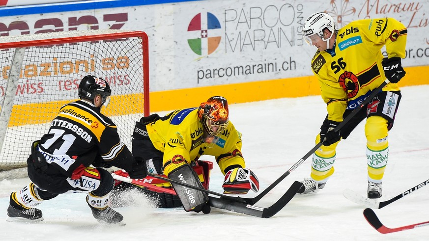 Helbling hilft gegen Lugano Goalie Schwendener.