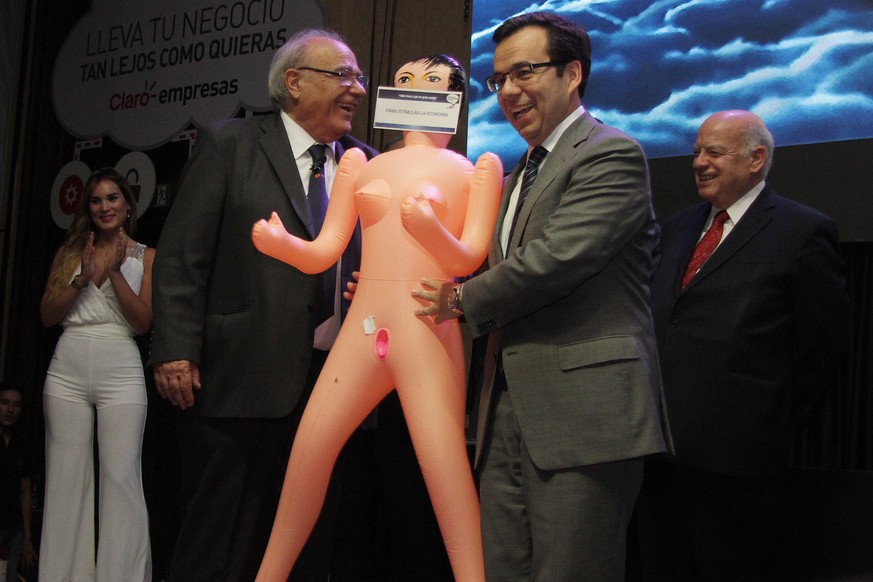 epa05675466 A picture made available on 14 December 2016 shows Minister of Economy of Chile, Luis Felipe Cespedes (R), receiving a inflatable doll from President of the Association of Exporters of Man ...