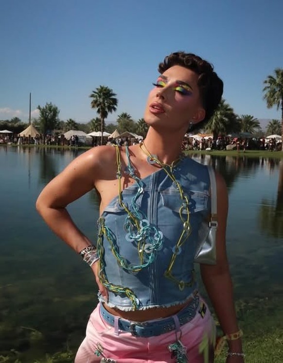 James Charles am Coachella 2026

https://www.instagram.com/p/DXClbHTmOmU/?img_index=3