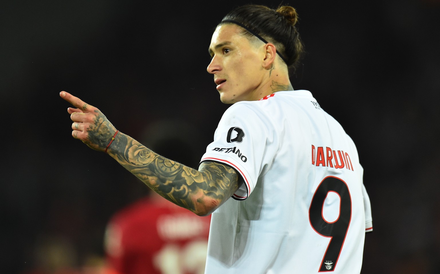 epa09888799 Benfica&#039;s Darwin Nunez reacts during the UEFA Champions League quarter final, second leg soccer match between Liverpool FC and Benfica Lisbon in Liverpool, Britain, 13 April 2022. EPA ...