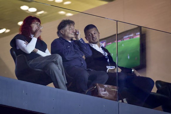 v.l. Eliane Canepa, Ancillo Canepa und FCZ Sportchef Milos Malenovic waehrend dem Meisterschaftsspiel der Super League zwischen dem FC Zuerich und dem FC Sion am Freitag, den 25. Juli 2025, im Letzigr ...
