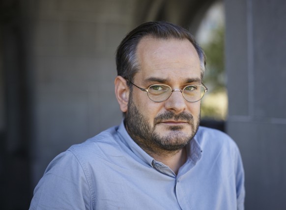 Jonas Lüscher sieht sich selbst als Autor engagierter Literatur. Doch Gesellschaftskritik und Engagement äussern sich bei ihm weniger darin, was er erzählt, sondern mehr, wie er erzählt. (Archivbild)