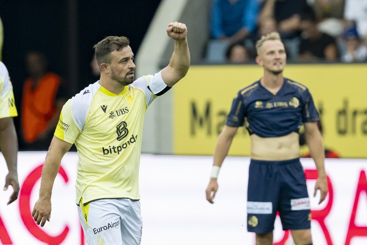 Die Spieler von Basel mit Xherdan Shaqiri, links, feiern das Tor zum 1:4 beim Super League Meisterschaftsspiel zwischen dem FC Luzern und dem FC Basel vom Sonntag, 13. September 2026 in Luzern. (KEYST ...