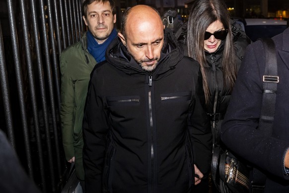 epa12637502 French owners of the bar in Crans-Montana, where the deadly fire happened on New Year's Day, Jacques and Jessica Moretti (C) arrive with their lawyers for questioning by the Valais pu ...