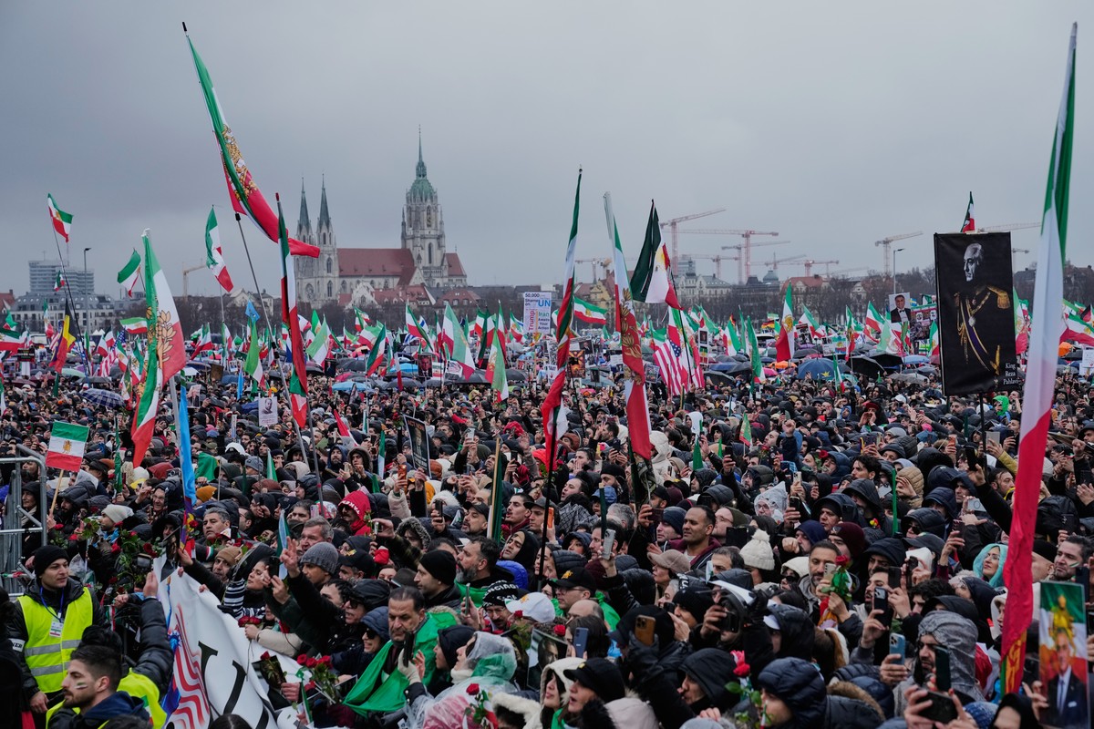 Supports of Iran's exiled Crown Prince Reza Pahlavi attend a demonstration during the Munich Security Conference in Munich, Germany, Saturday, Feb. 14, 2026. (AP Photo/Ebrahim Noroozi)
Germany Mu ...