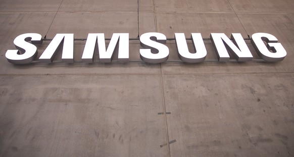 epa07820054 The logo of Samsung at the International Funkaustellung Berlin (IFA), an international consumer electronics fair, in Berlin, Germany, 05 September 2019. The new long awaited device will hi ...