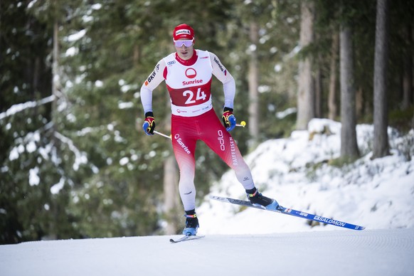 Valerio Grond vom Schweizer Langlauf Team beim Training, am Montag, 6. November 2023, in Davos. (KEYSTONE/Gian Ehrenzeller)