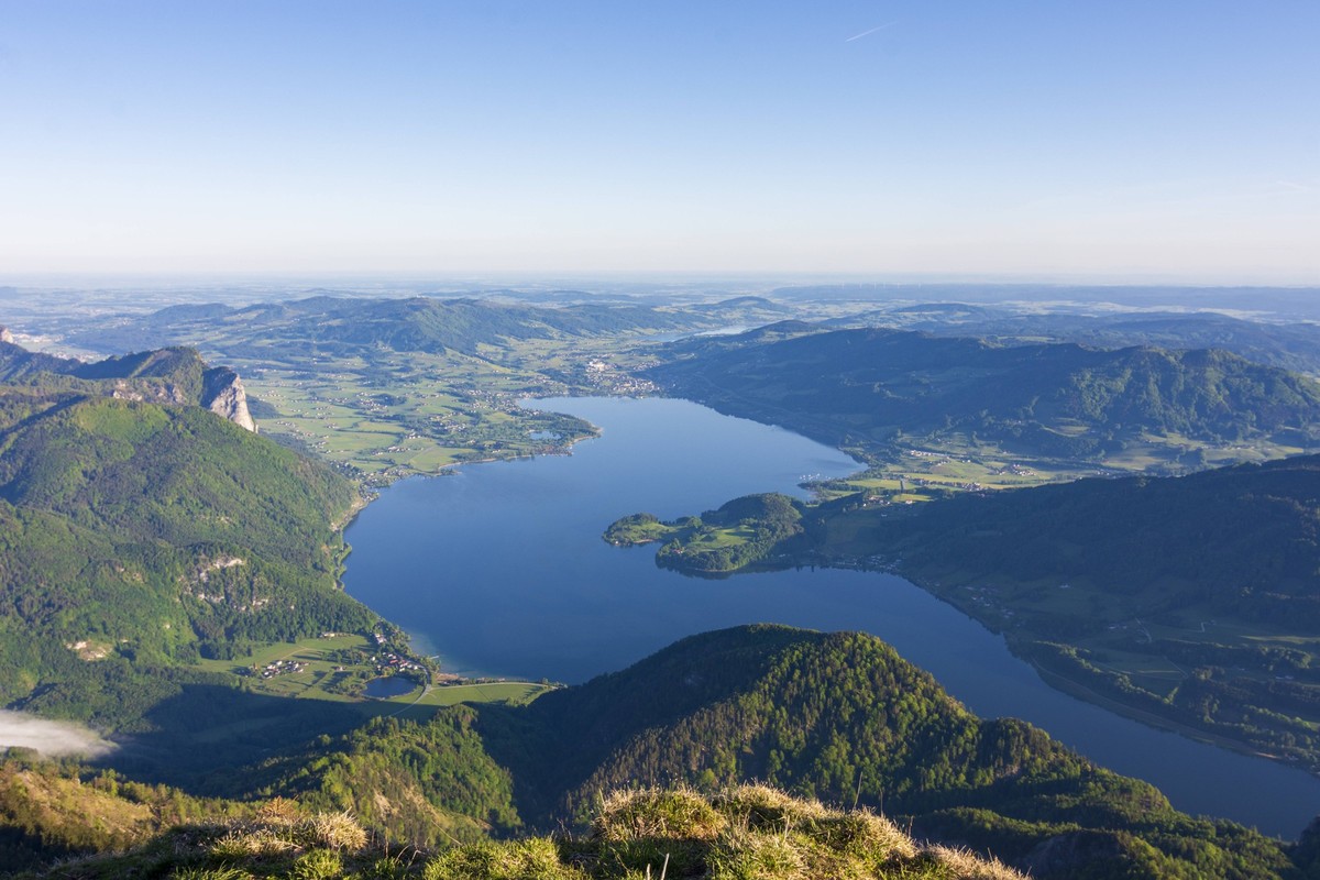 view from mountain Schafberg, lake Mondsee, mountain Drachenwand, town Mondsee Mondsee Salzkammergut Oberösterreich, Upper Austria Austria
