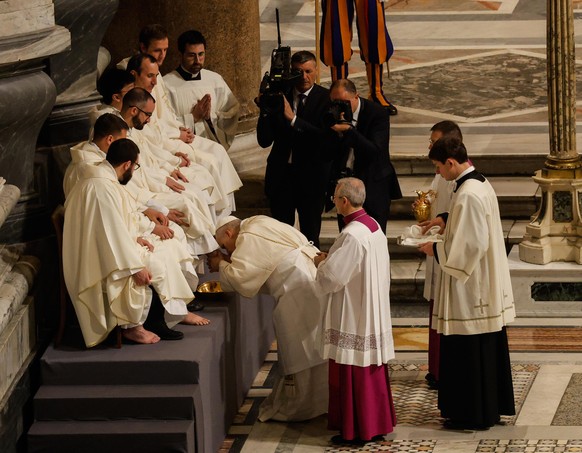 epa12866319 Pope Leo XIV leads the Holy Mass In Coena Domini on Holy Thursday at the Basilica of Saint John Lateran in Rome, Italy, 02 April 2026. EPA/GIUSEPPE LAMI