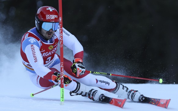 Switzerland&#039;s Loic Meillard speeds down the course during an alpine ski, men&#039;s World Cup giant slalom, in Alta Badia, Italy, Sunday, Dec.19, 2021. (AP Photo/Alessandro Trovati)