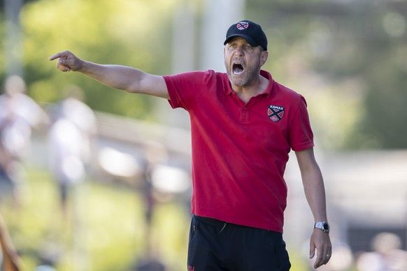 Neuenburgs Trainer Stephane Henchoz waehrend dem Barrage Rueckspiel zwischen dem FC Aarau und Neuchatel Xamax FCS, am Sonntag, 2. Juni 2019, im Stadion Bruegglifeld in Aarau. (KEYSTONE/Christian Merz)