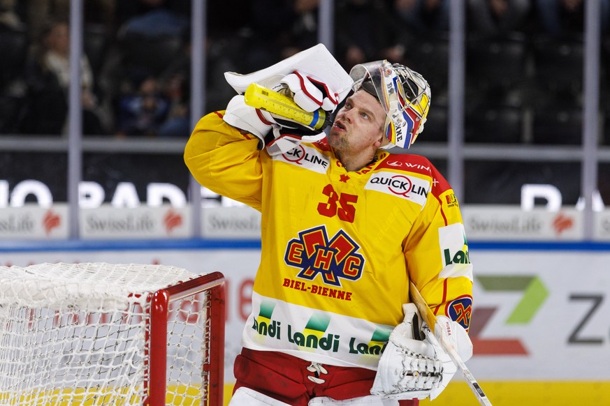 EHC Biel Torhueter Harri Saeteri (Sateri) waehrend dem Eishockey-Meisterschaftsspiel der National League zwischen den ZSC Lions und dem EHC Biel am Mittwoch, 15. Februar 2023, in Zuerich. (KEYSTONE/Pa ...