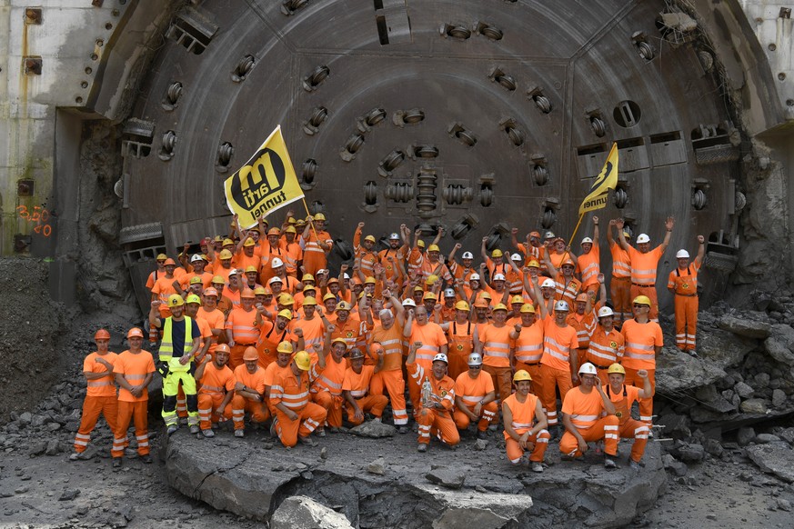 Feierlichkeiten zum Durchstich des A2-Sanierungstunnels Belchen, am Mittwoch, 21. Juni 2017, in Eptingen. (KEYSTONE/Georgios Kefalas)