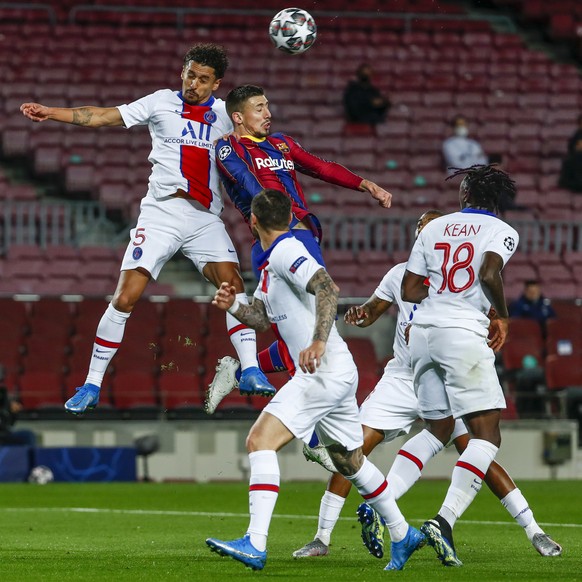 Barcelona&#039;s Clement Lenglet, center right, heads for the ball with PSG&#039;s Marquinhos during the Champions League round of 16, first leg soccer match between FC Barcelona and Paris Saint-Germa ...