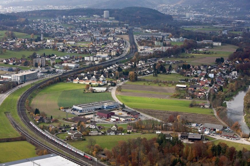Die Strecke Olten-Aarau bei Däniken SO.
