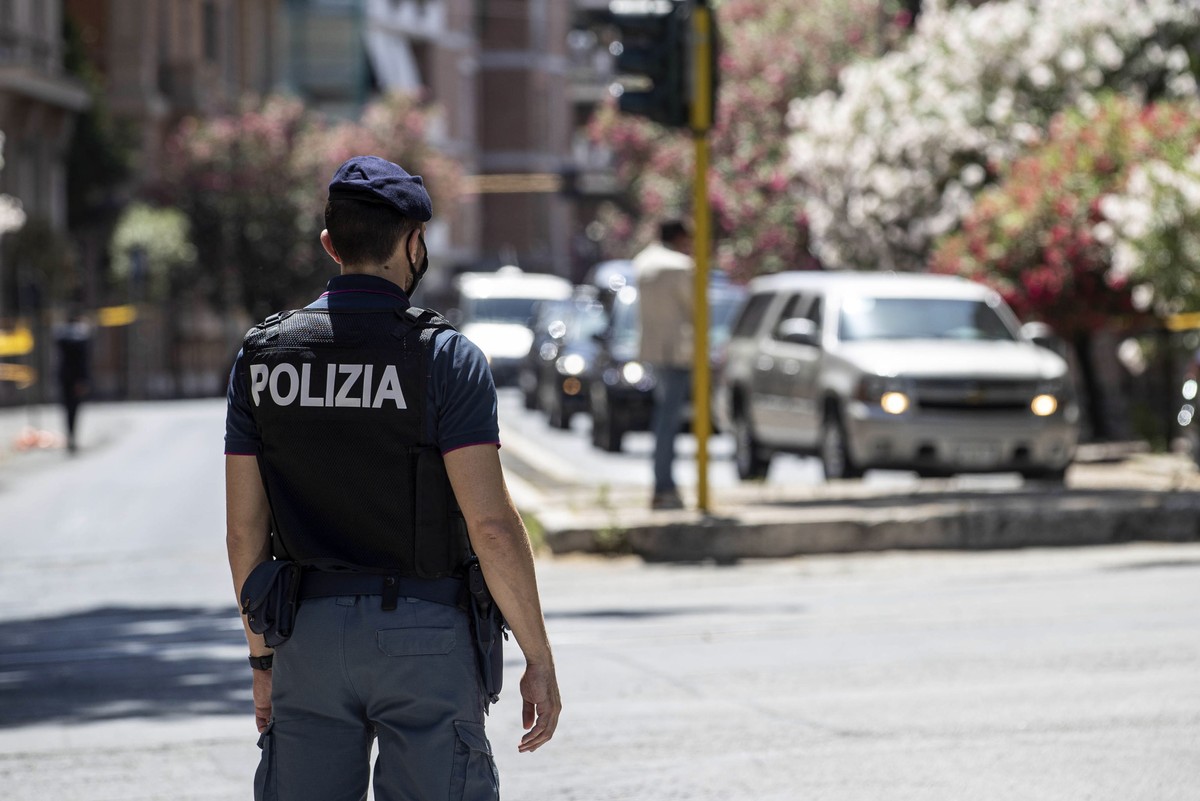 epa09304979 Police officers check the area near the US Ambassador's private residence for the arrival of US Secretary of State Antony Blinken at Villa Taverna in Rome, Italy, 27 June 2021. Streng ...