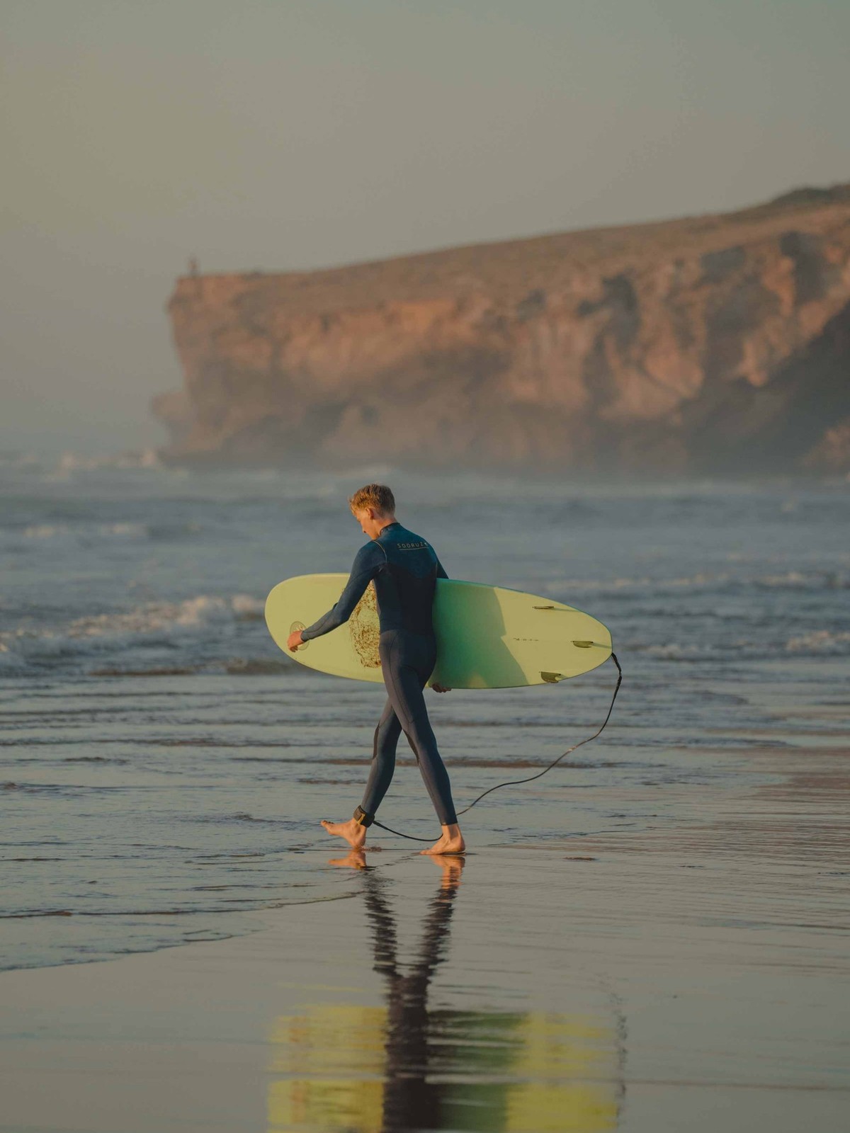 surfen in aljezur, portugal