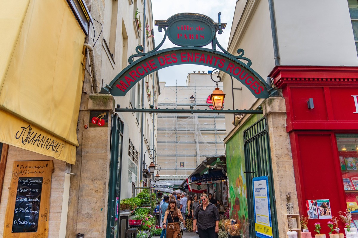 Eingang zum Marche des Enfants Rouges, dem �ltesten Markt in Paris, Frankreich Entrance of Marche des Enfants Rouges, the oldest market in Paris, France LicenseRM Copyright: xZoonar.com/ChunxJuxWux 23 ...