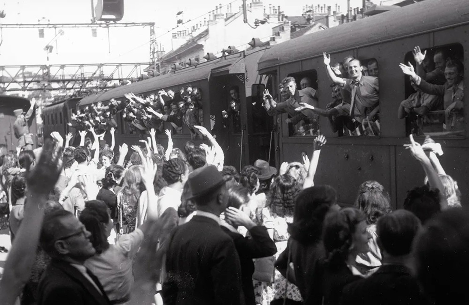 Abschied von Internierten aus Italien, Lausanne im Juli 1945.