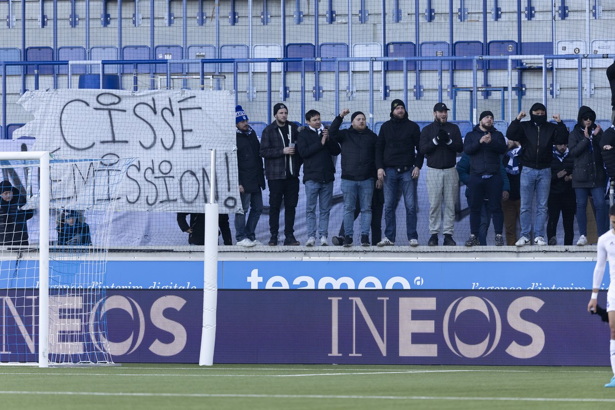 Lausanne's supporters are displayer a banner reading "Cisse demission!" after than Lausanne-Sport losing against St Gallen team, during the Super League soccer match of Swiss Championsh ...