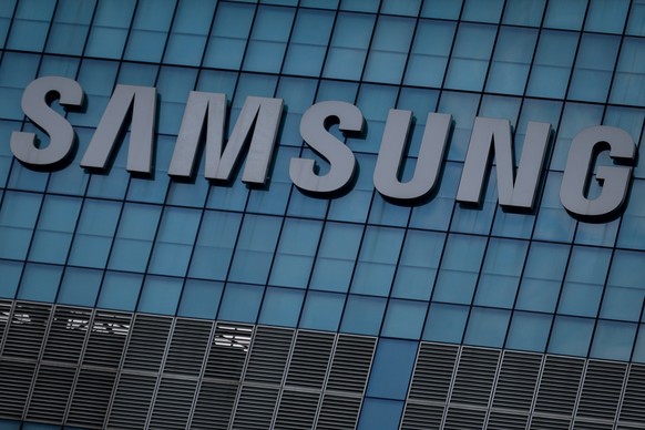 epa12999357 The Samsung logo adorns the Samsung Research and Development Center in Hanoi, Vietnam, 28 May 2026. Samsung is one of the largest foreign investors in the country, currently operating six  ...