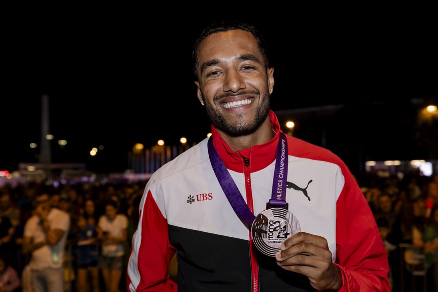 Bronze medalist William Reais of Switzerland poses after the medals ceremony for the men&#039;s 200 meters at the European Athletics Championships, in the Olympic stadium, in Rome, Italy, Tuesday, Jun ...