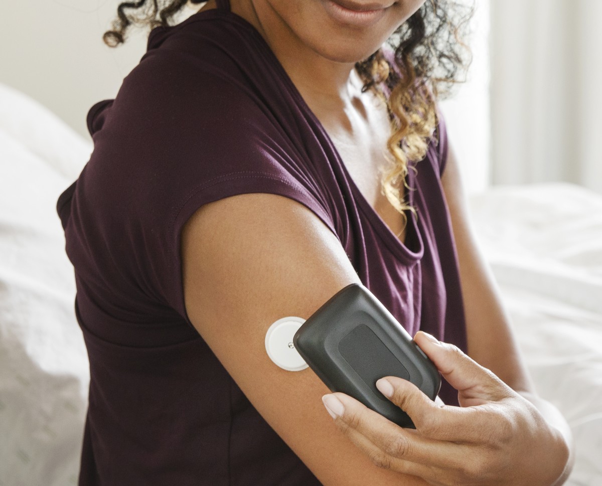 This photo provided by Abbott Laboratories demonstrates the use of the company's FreeStyle Libre flash glucose monitoring device. The Food and Drug Administration has approved the device, which c ...