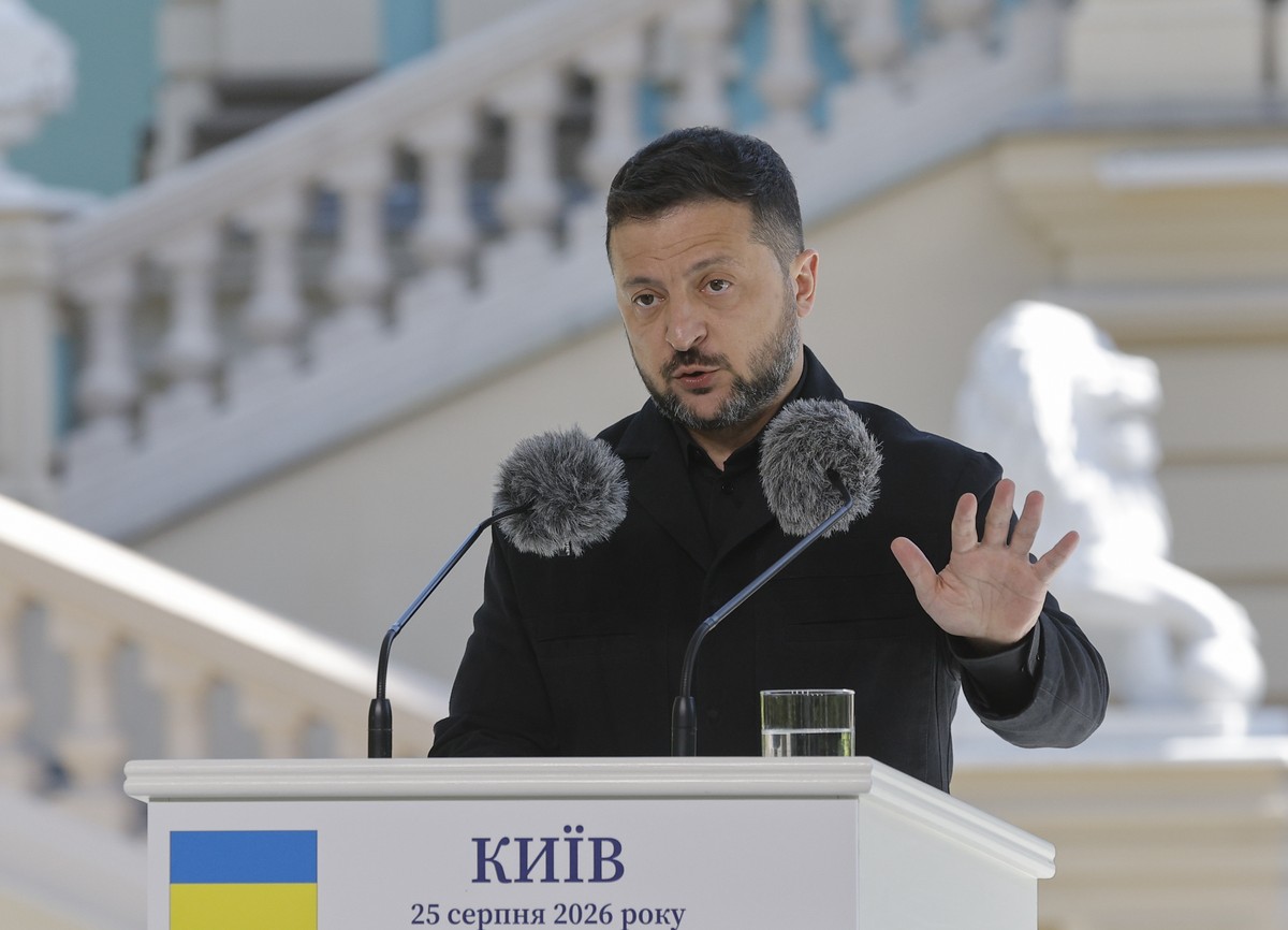 epa13190583 Ukrainian President Volodymyr Zelensky speaks during a joint press conference with President of Estonia Alar Karis (not pictured) at the Mariinsky Palace in Kyiv, Ukraine, 25 August 2026,  ...