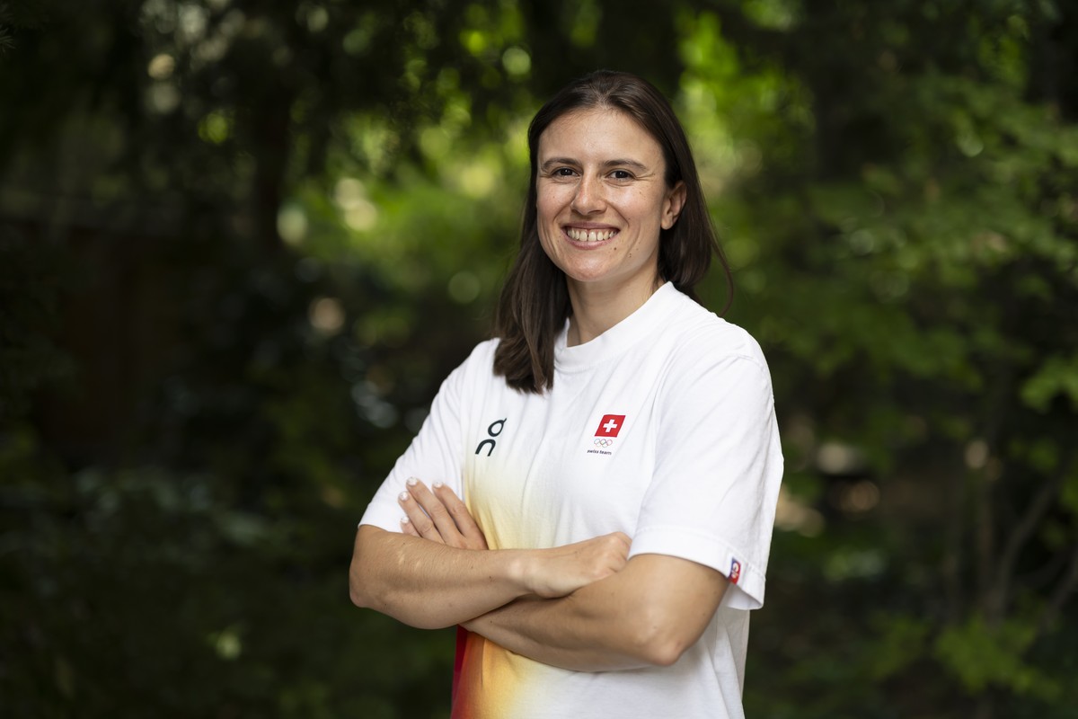 Swiss fencing athlete Pauline Brunner poses at the Maison Suisse during a press conference, prior to the 2024 Paris Summer Olympics in Paris, France, Wednesday, July 24, 2024. (KEYSTONE/Anthony Anex)