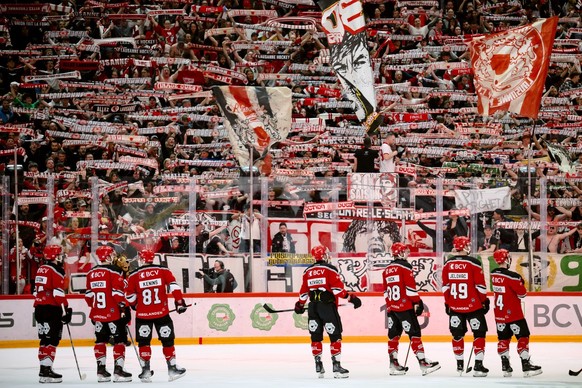 Joie des joueurs lausannois apres la victoire lors du 2eme match de la finale de play-off du championnat suisse de hockey sur glace de National League entre Lausanne HC, LHC, et ZSC Lions, ZSC, ce jeu ...