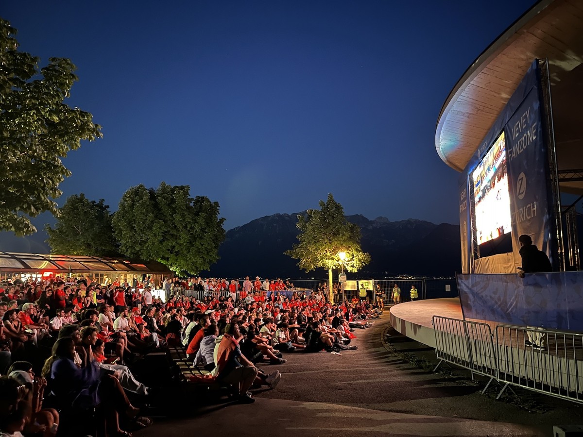 Le 12 juillet 2026, la fan zone de Vevey a vibré pour le match Suisse-Argentine. Watson y était.